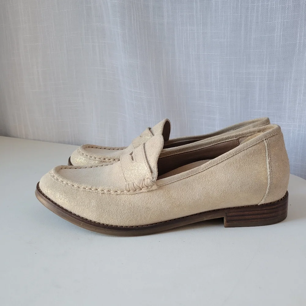Vionic women's Waverly loafers in cream and gold size 7